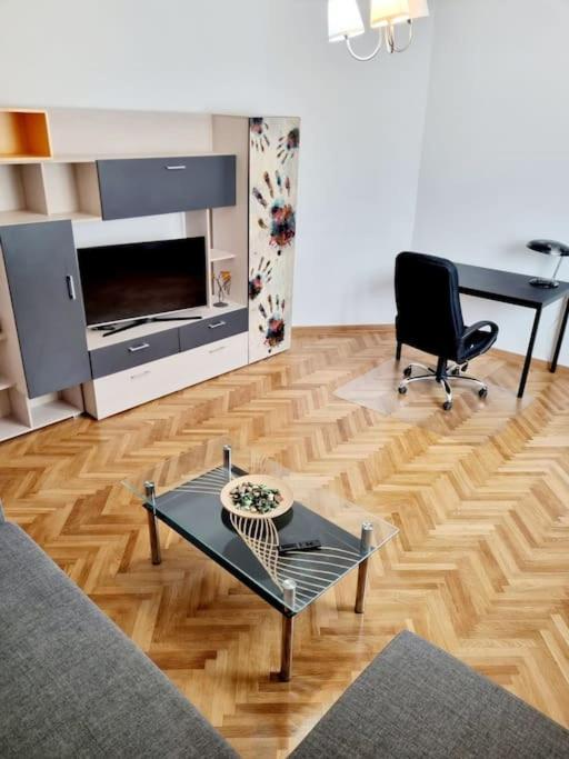 Cozy Apartment Near City Center Bucareste Exterior foto