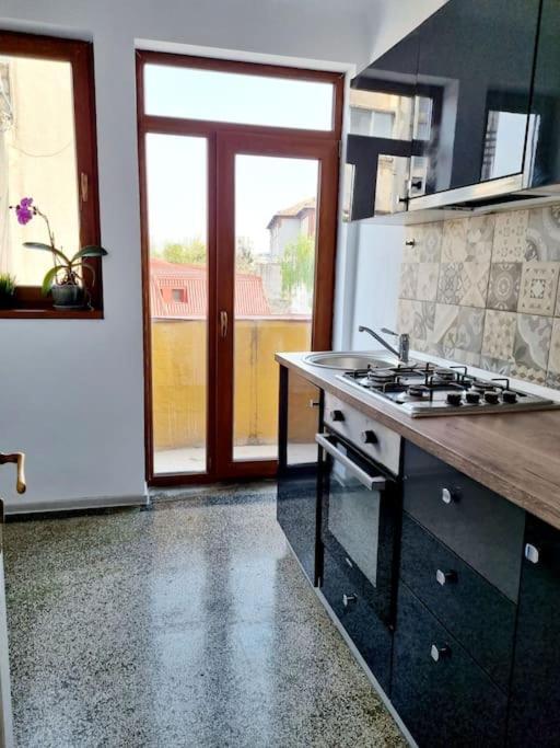 Cozy Apartment Near City Center Bucareste Exterior foto