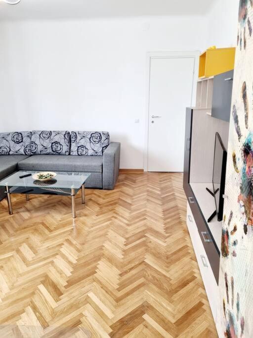 Cozy Apartment Near City Center Bucareste Exterior foto
