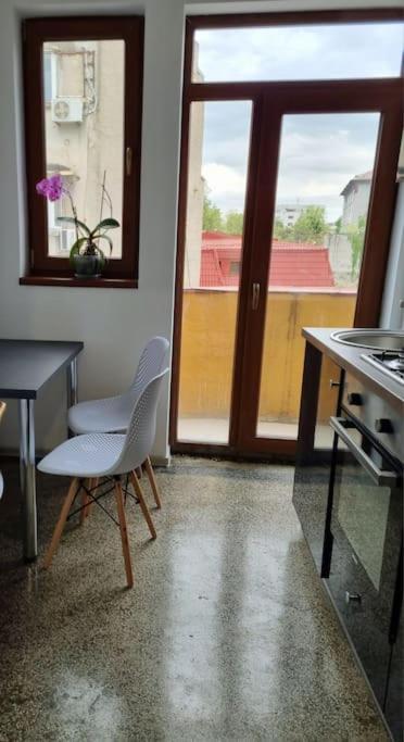 Cozy Apartment Near City Center Bucareste Exterior foto
